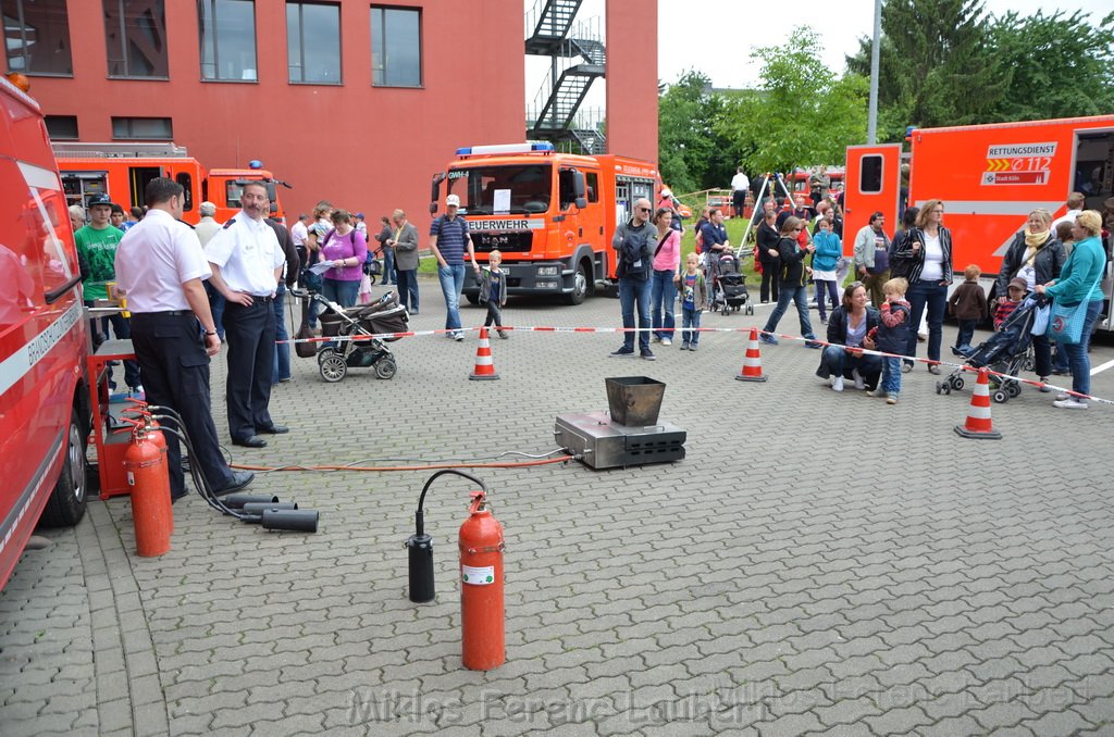 Tag der Offenen Tuer BF Koeln Weidenpesch Scheibenstr P076.JPG